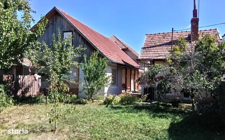 Casă cu 4 camere în Roșiori