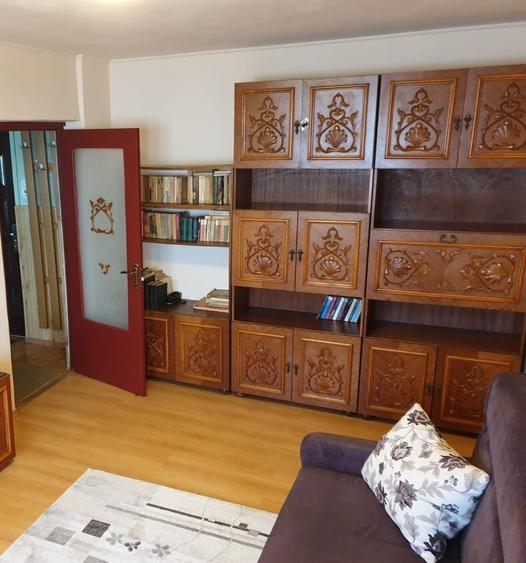 Apartament cu 2 camere decomandat în Calea București