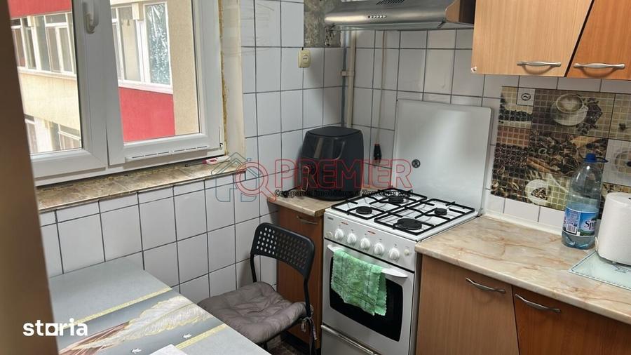 Apartament cu 3 camere decomandat în Berceni