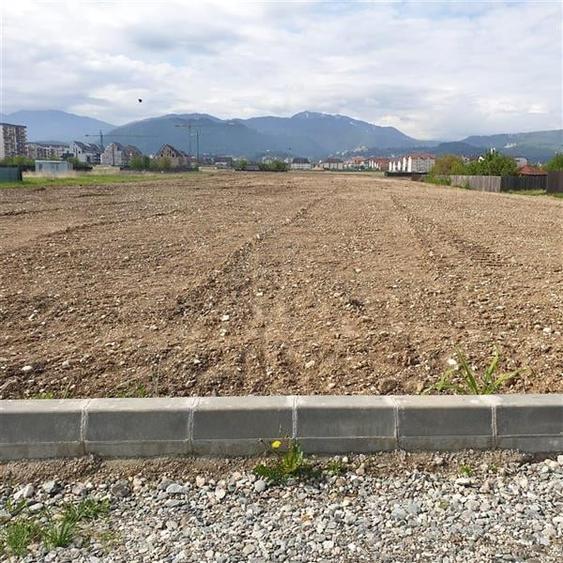 10.000mp intravilan, front la doua strazi, configuratie avantajoasa, aria Coresi - 2