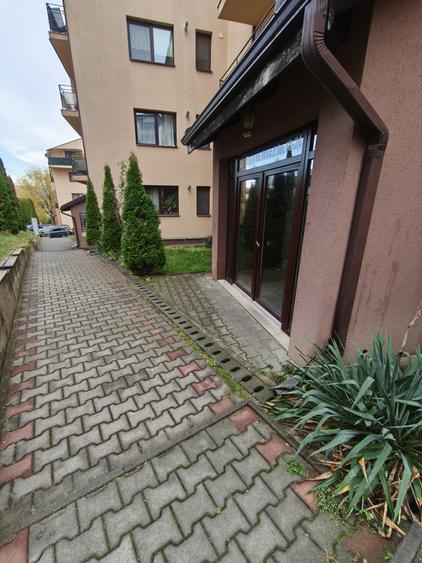 Spațiu comercial, de 85 mp, în Florești