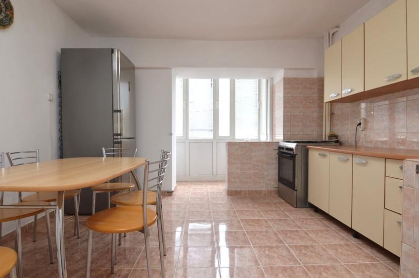 VANZARE APARTAMENT 4 CAMERE UNIRII – SFANTA VINERI - 22