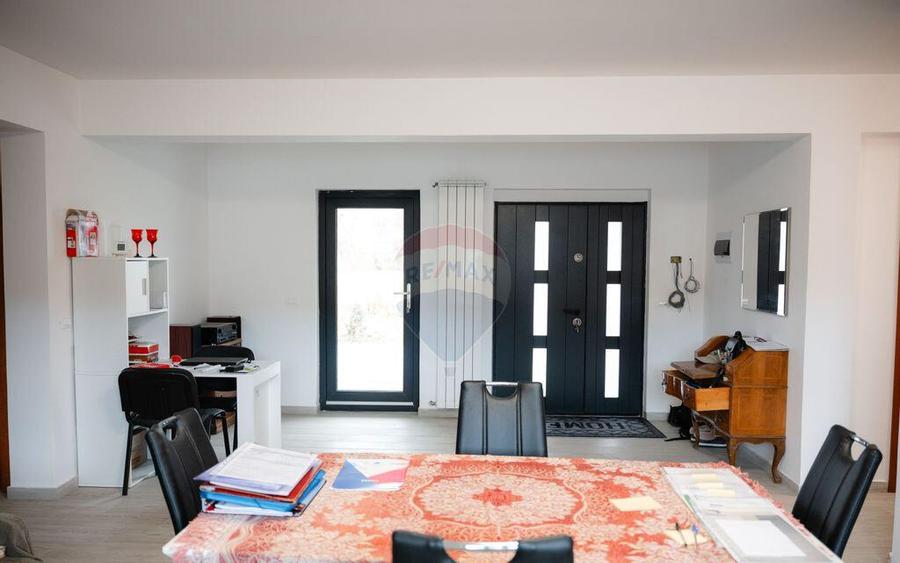 Casa / Vila cu 5 camere de vanzare - 18