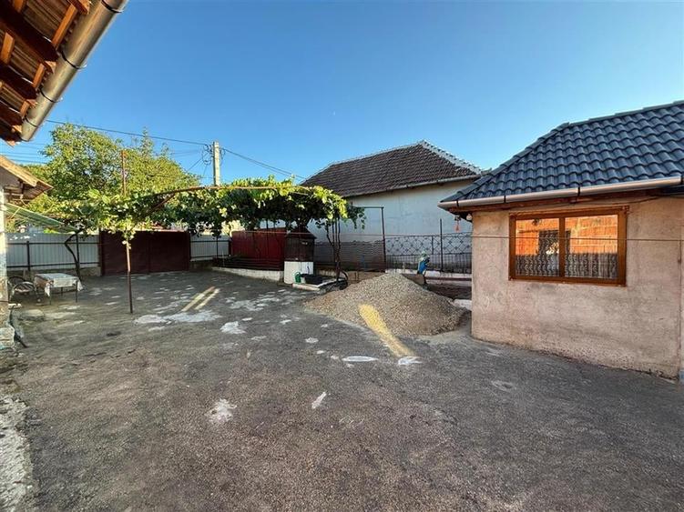 CASA IN COMUNA LAZARENI/ TEREN 6.754 MP/ CASA 143 MP/ CURENT TRIFAZIC - 3