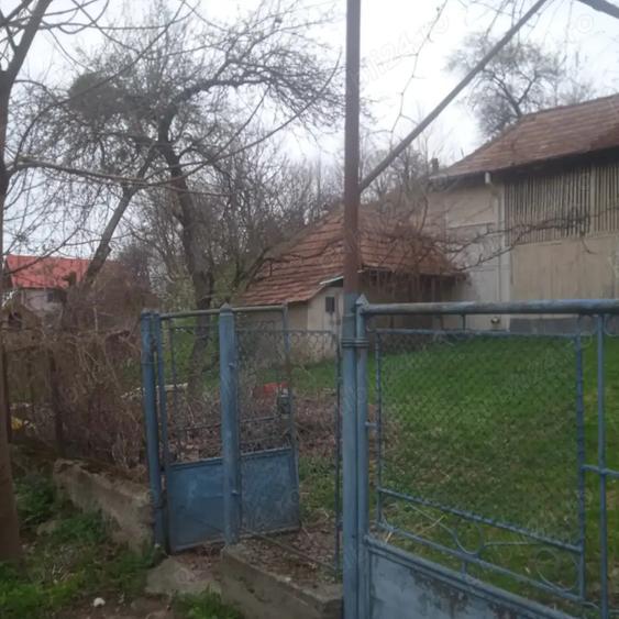 Vand casa batraneasca cu teren - 2