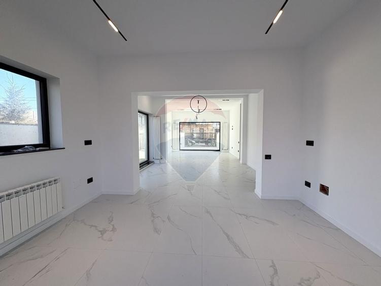 Casă / Vilă cu 8 camere de închiriat în zona Faleza Nord - 6