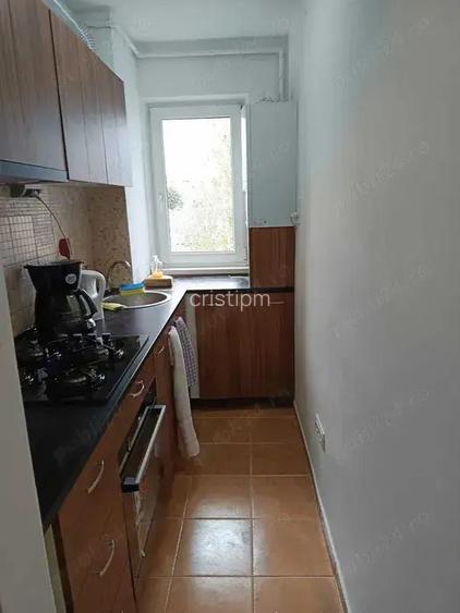 Apartament de inchiriat 2 camere Florilor, Brasov, semidecomandat, etaj intermediar