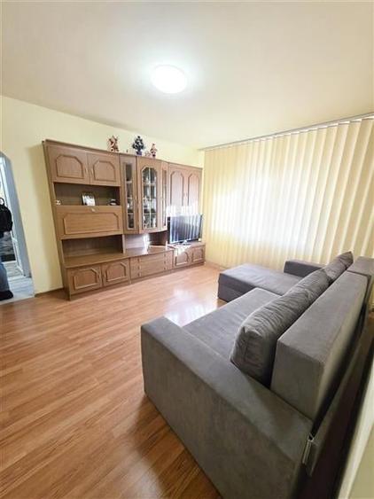 Vind apartament doua camere semidecomandat Brasov - 2