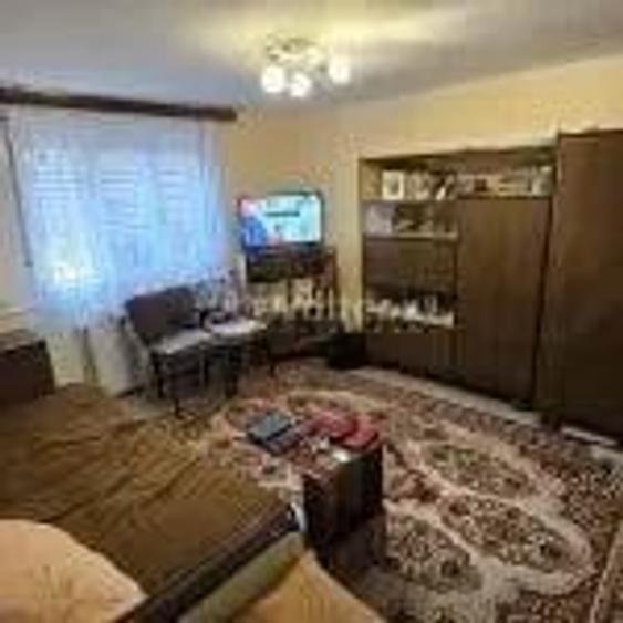 Resita, de vanzare casa, doua corpuri, curte, zona centrala - 8