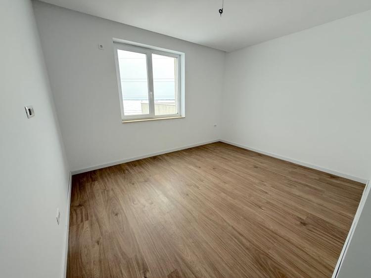 Apartament cu 4 camere decomandat în Metalurgiei