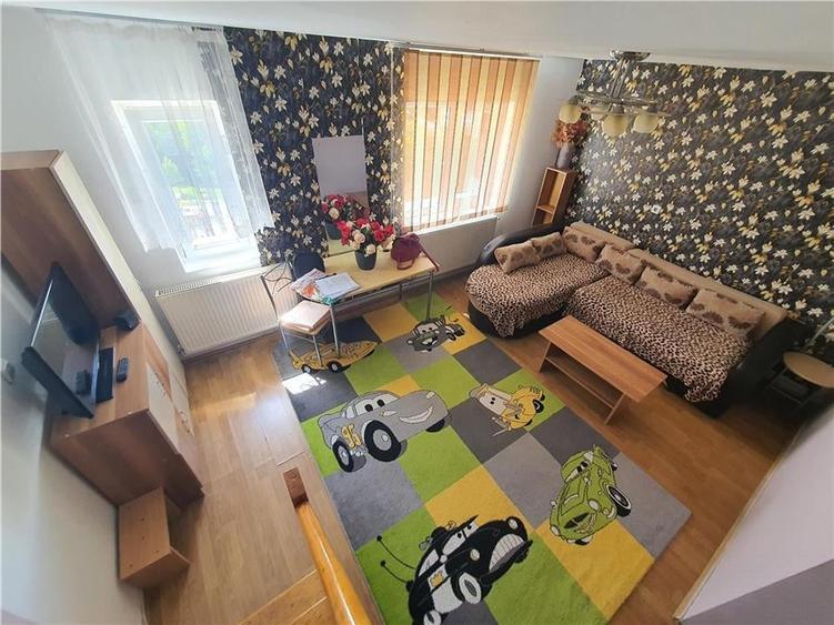 Apartament 2 camere la mansarda -str.Oncesti - zona Vasile Aaron - 1