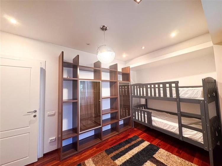 Apartament 5 camere de inchiriat Strada Polona - 23