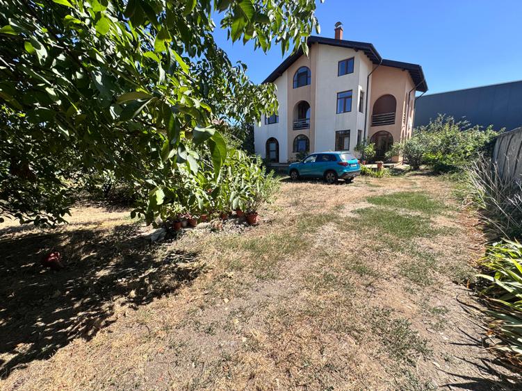 Casa individuala P+1+M amplasata pe un teren de 1612 mp. - 1