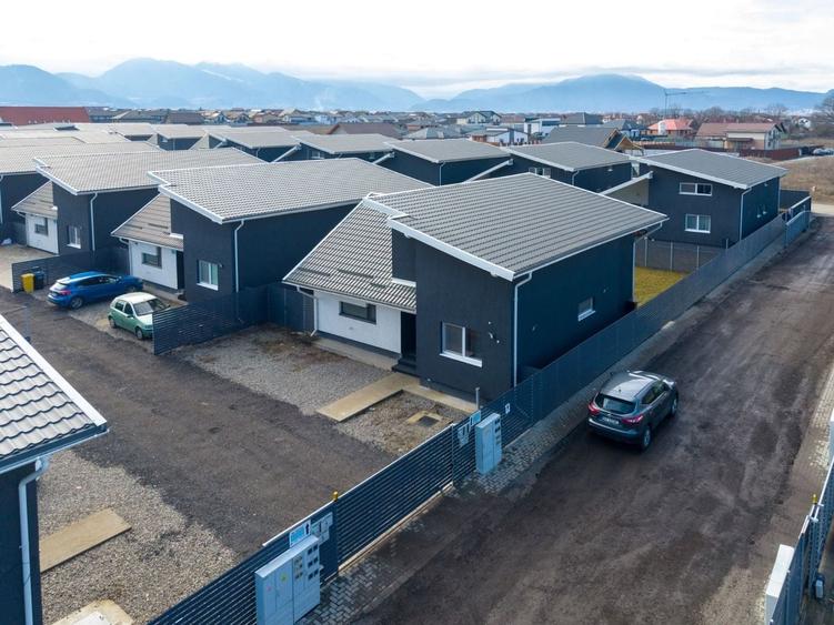 Casă single în curte, cartier Izvor - 11