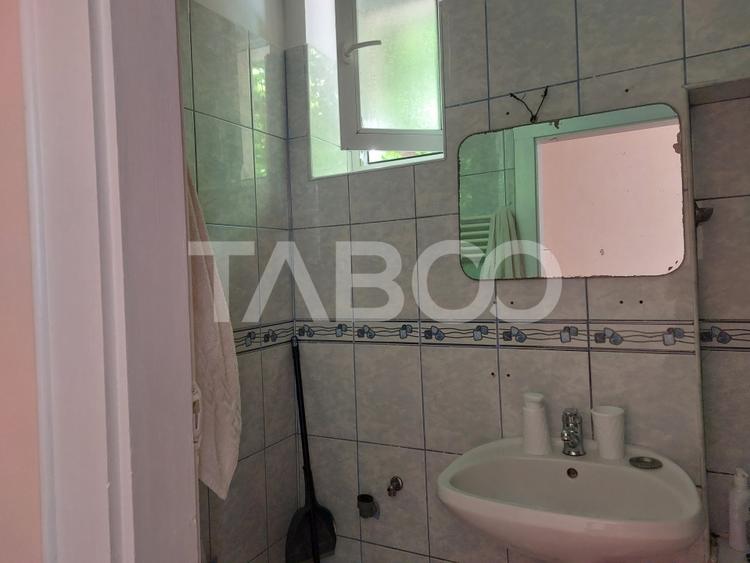 Apartament la casa 52 mp 2 camere terasa pivnita central Cisnadie - 10