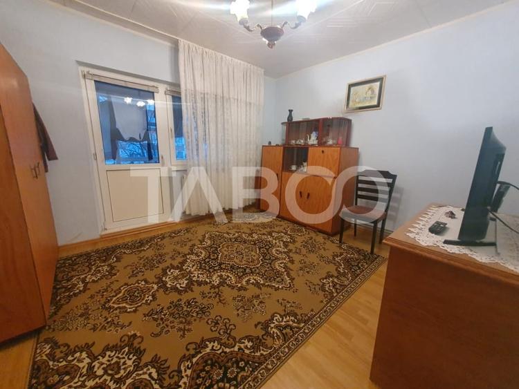 Apartament 2 camere etaj 2  semidecomandat 52 mp utili zona Campului - 2