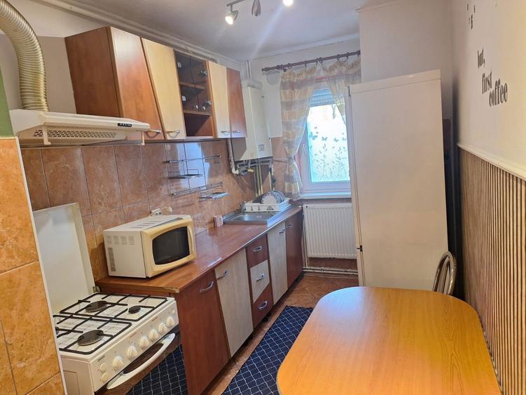 Inchiriez apartament 2 camere - 1