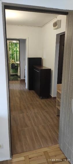 Proprietar închiriez ap. 2 camere decomandat parțial mobilat, parter. - 3