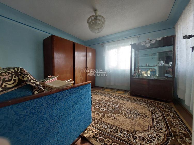 Casă cu 5 camere în Comișani