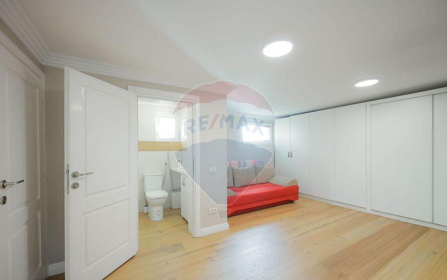 De vanzare casa cu 5 camere, in zona de dealuri, str. ... - 13