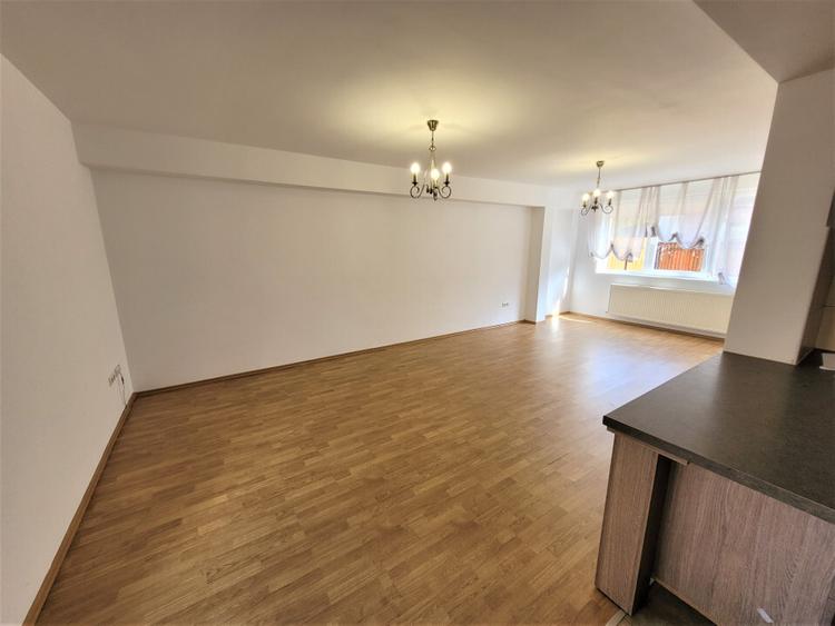 Inchiriere triplex retras de la strada cu curte si parcare in cartierul Europa - 9