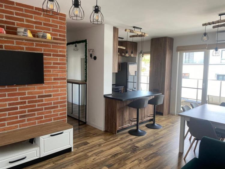 Apartament cu 3 camere semidecomandat în Central