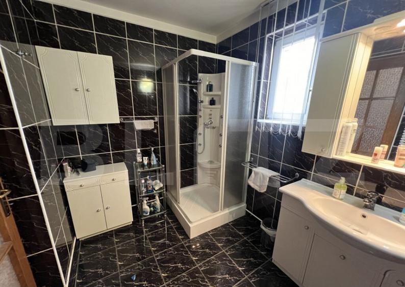 Casa de vanzare, pretabil pentru pensiune/azil, 7 camere, 42 - 24