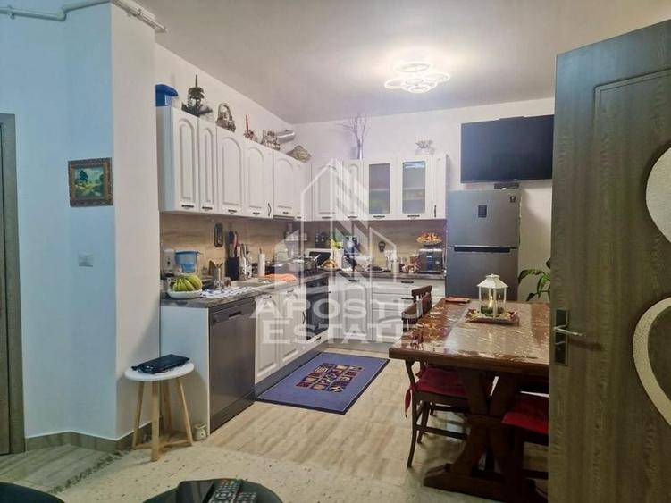 Casa cu 4 camere, , centrală proprie ,zona Parneava - 5