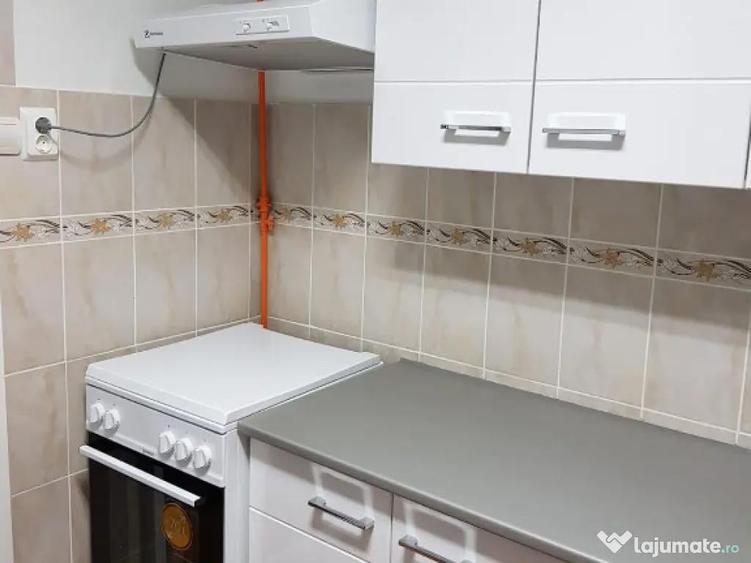 Inchiriez apartament 2 camere in Deva, etaj 3, mobilat, Al. Pacii - 10