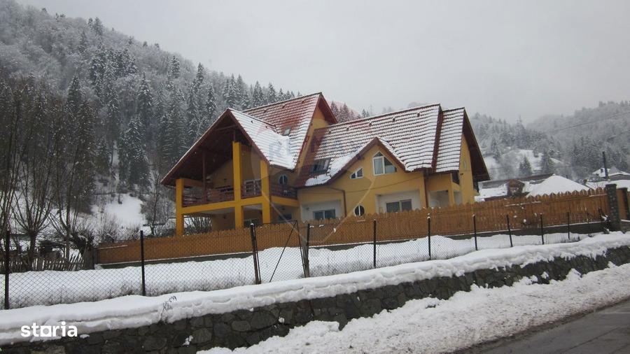 Vila cu 13 camere de vanzare - 2