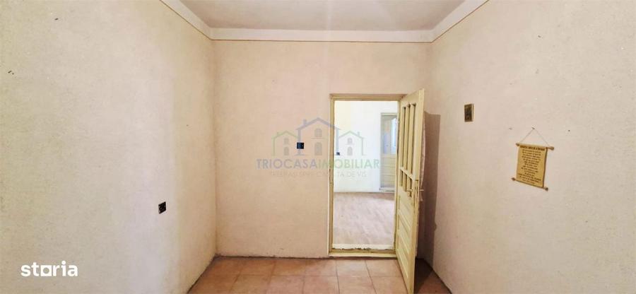 Casa Bradesti , teren intravilan 7952 mp , deschidere 33 m la DE 70 - 5