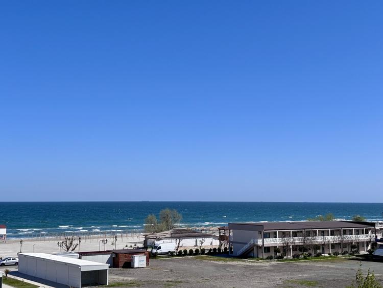 Apartament decomandat la doar cativa pasi de plaja - 1