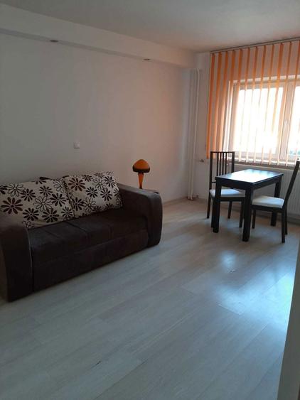 Inchiriez garsoniera zona B-dul Republicii - proprietar - 1