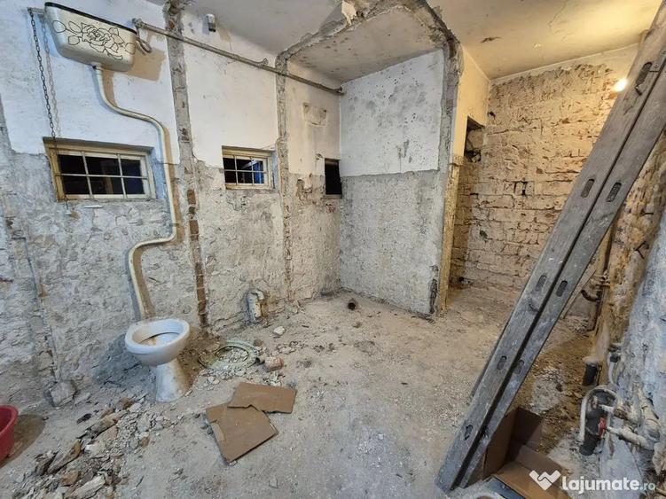 Casă cu 7 camere cu Teren 176 Mp în Baicului