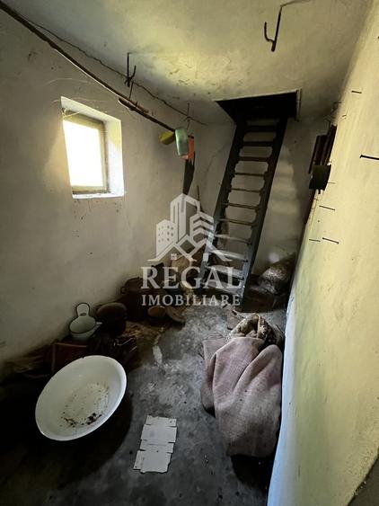 Casă individuală cu 6 camere cu Canalizare în Dealu Mic