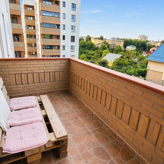 Apartament cu 3 camere decomandat în Universității