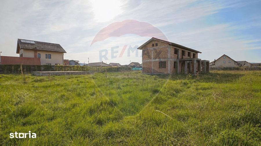 Casă cu 6 camere cu Teren 462 Mp în Sânpetru