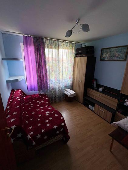 Apartament cu 3 camere semidecomandat în Letea Veche