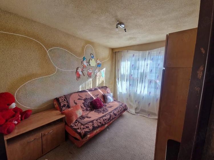 Apartament cu 3 camere decomandat în Buduș