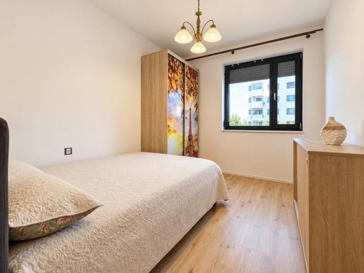 Apartament cu 4 camere decomandat, mobilat în Băneasa