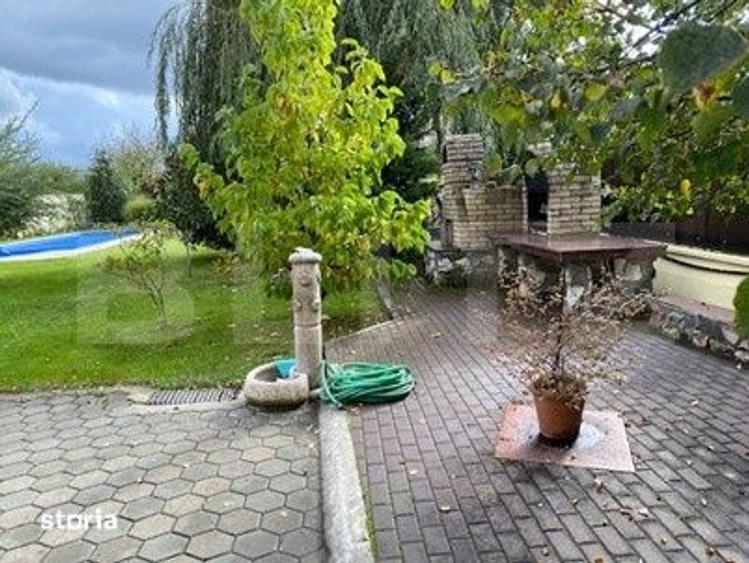 Casă cu 8 camere cu Teren 1445 Mp în Doba