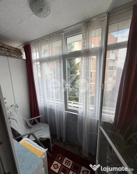 Apartament cu 2 camere decomandat în Micro 6