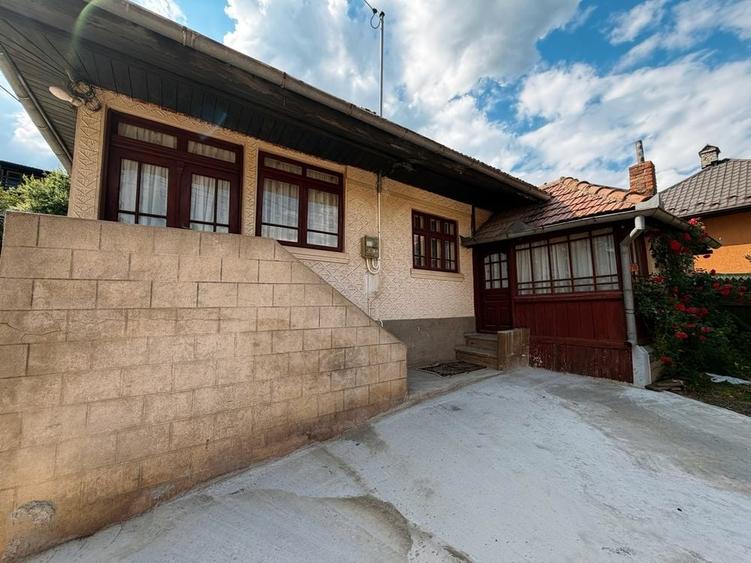 Casă cu 4 camere în Secăria