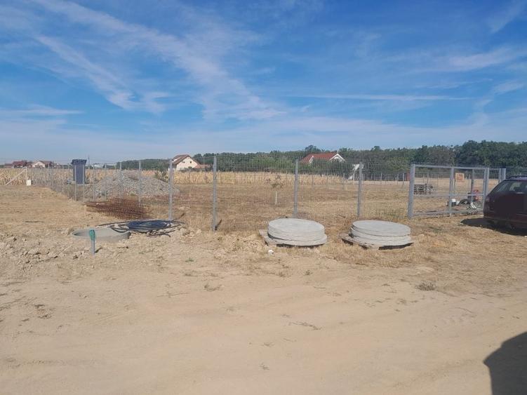 Teren de 821 mp, în Alparea
