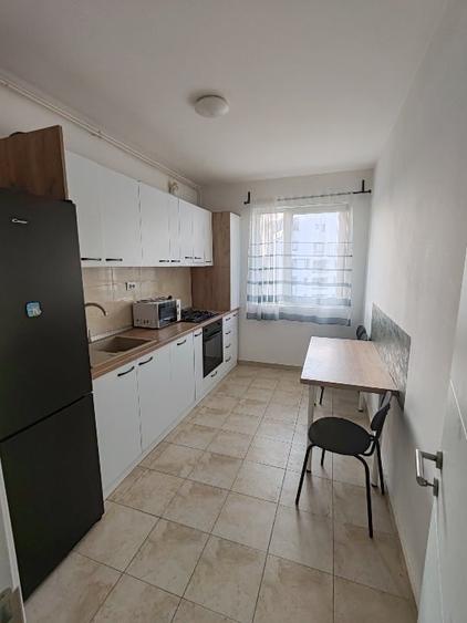 Apartament cu 2 camere decomandat, mobilat în Apărătorii Patriei