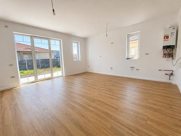 Duplex cu 4 camere cu Canalizare în Aeroport
