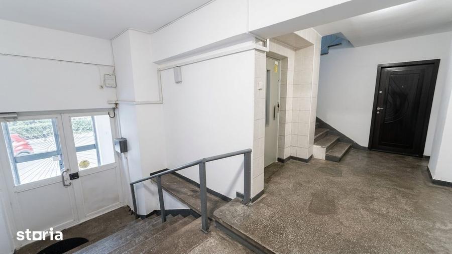 Apartament cu 3 camere decomandat în Tei