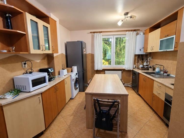 Apartament cu 3 camere decomandat, mobilat în Săsar