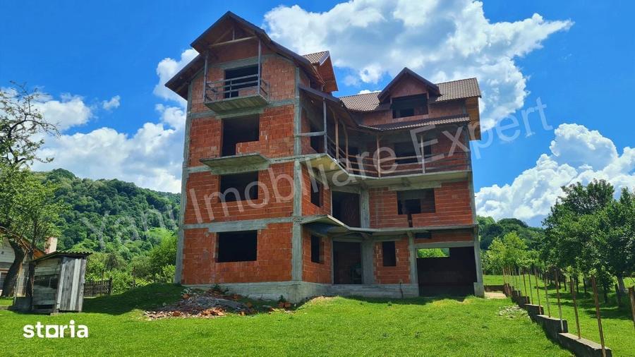 Casă cu Teren 1183 Mp în Corbeni