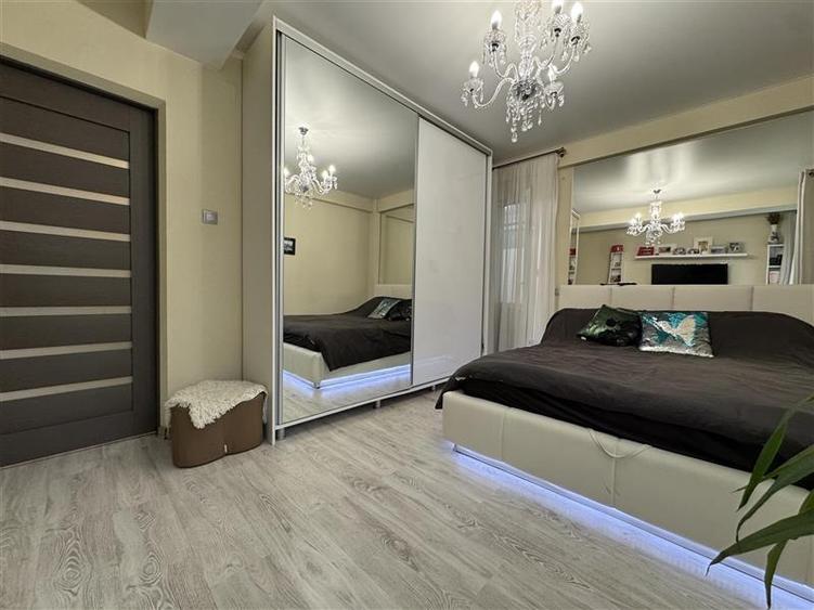 Apartament cu 3 camere decomandat, mobilat în Bucium